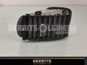 Used Dashboard vent Toyota Prius (NHW20) 1.5 16V Price € 21,98 Margin scheme offered by Gerrits Automotive