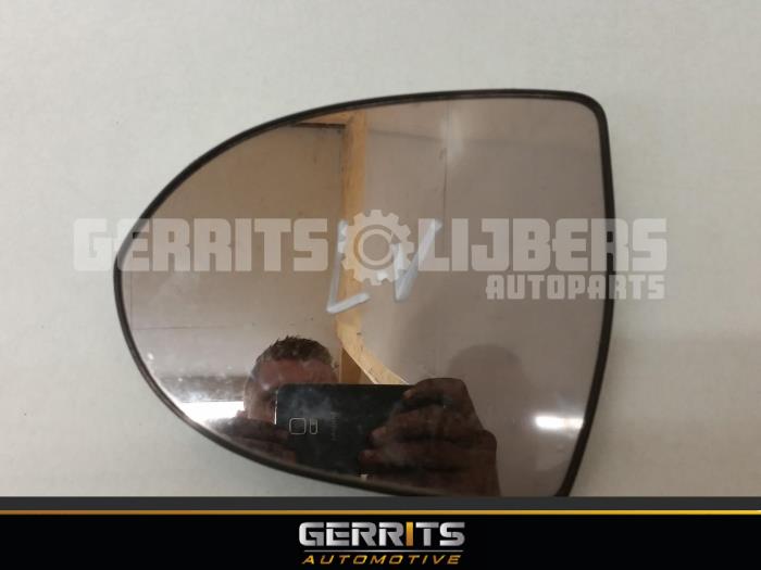 Mirror glass, left from a Kia Sportage (SL) 1.7 CRDi 16V 4x2 2013