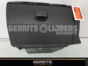 Used Glovebox Renault Clio III (BR/CR) 1.5 dCi 70 Price € 30,80 Margin scheme offered by Gerrits Automotive