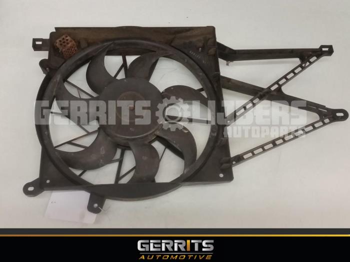 Cooling fans from a Opel Zafira (F75) 1.8 16V 2000