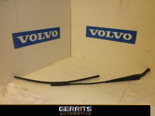 Używane Ramie wycieraczki przedniej Volvo V70 (SW) 2.4 D5 20V Cena € 19,99 Procedura marży oferowane przez Gerrits Automotive