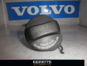 Usados Tapón de depósito Volvo V70 (SW) 2.4 D5 20V Precio € 21,98 Norma de margen ofrecido por Gerrits Automotive