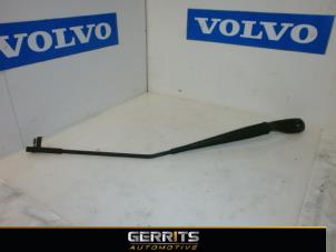 Używane Ramie wycieraczki przedniej Volvo V50 (MW) 2.4 20V Cena € 21,98 Procedura marży oferowane przez Gerrits Automotive