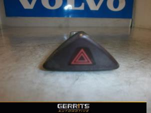 Usagé Commutateur éclairage d'urgence Volvo V70 (SW) 2.4 D5 20V Prix € 21,98 Règlement à la marge proposé par Gerrits Automotive