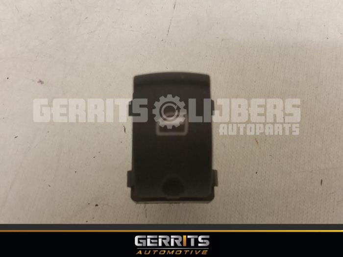 Usados Interruptor de ventanilla eléctrica Audi A3 Sportback (8PA) 1.6 Precio € 21,98 Norma de margen ofrecido por Gerrits Automotive BV