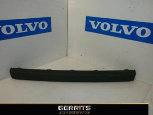 Used Front bumper strip, central Volvo V70 (SW) 2.4 20V 140 Price € 21,98 Margin scheme offered by Gerrits Automotive