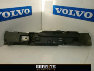 Używane Wspornik (rózne) Volvo V70 (SW) 2.4 D5 20V Cena € 21,98 Procedura marży oferowane przez Gerrits Automotive