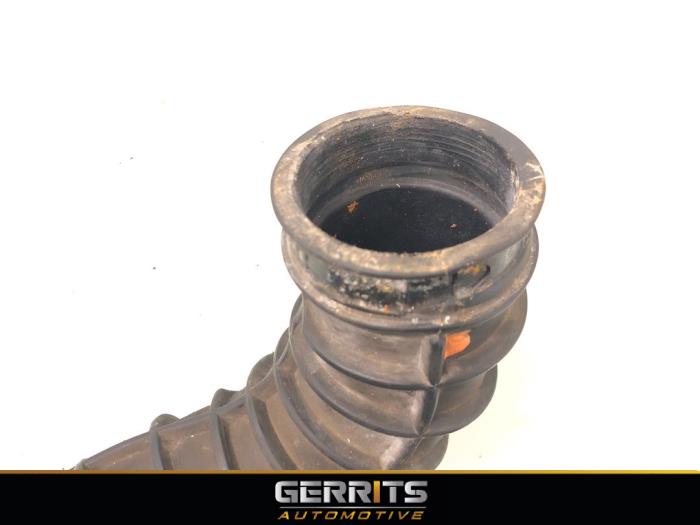 Air intake hose from a Volvo S60 I (RS/HV) 2.4 D5 20V 2002