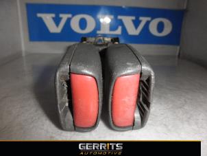 Używane Wtyk pasa bezpieczenstwa prawy tyl Volvo S60 I (RS/HV) 2.4 D5 20V Cena € 25,30 Procedura marży oferowane przez Gerrits Automotive