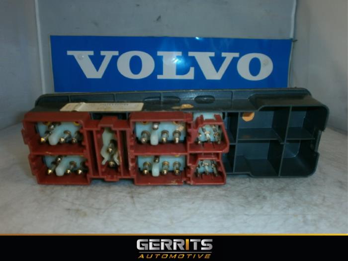 Przelacznik elektrycznej szyby z Volvo V40 (VW) 1.8 16V 2000