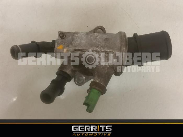 Używane Obudowa termostatu Saab 9-3 II Sport Sedan (YS3F) 1.9 TiD 16V Cena € 38,50 Procedura marży oferowane przez Gerrits Automotive BV