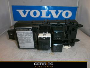 Usados Caja de fusibles Volvo V40 (VW) 1.8 16V Precio € 21,98 Norma de margen ofrecido por Gerrits Automotive
