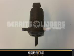 Usados Bomba de limpiaparabrisas delante Fiat 500X (334) 1.4 Multi Air 16V Precio € 21,98 Norma de margen ofrecido por Gerrits Automotive