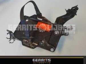 Używane Pojemnik na akumulator Fiat 500X (334) 1.4 Multi Air 16V Cena € 52,80 Procedura marży oferowane przez Gerrits Automotive