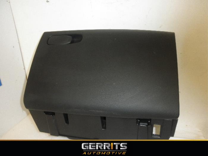 Begagnade Handskfack Volvo V40 (MV) 1.6 T4 GTDi 16V Pris € 37,40 Marginaltabell erbjuds av Gerrits Automotive BV