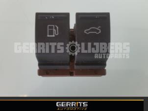 Used Tank cap cover switch Volkswagen Passat Variant (3C5) 2.0 TDI 16V 140 Price € 21,98 Margin scheme offered by Gerrits Automotive