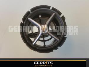Używane Kratka wentylacyjna deski rozdzielczej Mercedes A (W176) 1.5 A-180 CDI, A-180d 16V Cena € 21,98 Procedura marży oferowane przez Gerrits Automotive