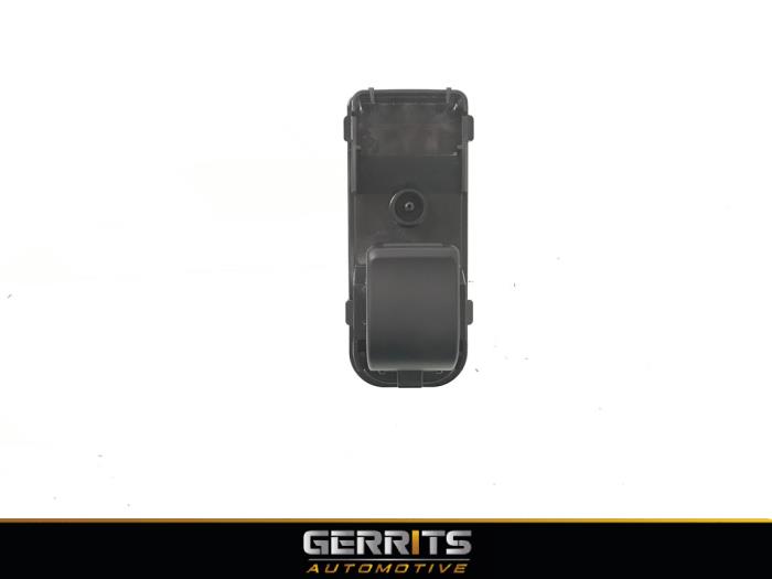 Usados Interruptor de ventanilla eléctrica Mazda CX-3 (DJ/DK) 2.0 SkyActiv-G 120 2WD Precio € 19,99 Norma de margen ofrecido por Gerrits Automotive BV