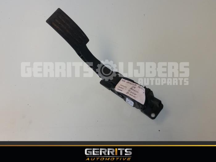 Accelerator pedal from a Ford Focus 3 Wagon 1.5 TDCi 2014