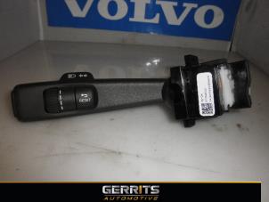 Usados Interruptor de indicador de dirección Volvo V40 (MV) 1.6 T2 GTDi 16V Precio € 25,30 Norma de margen ofrecido por Gerrits Automotive