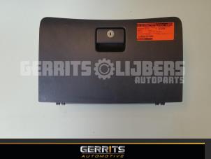 Usagé Boîte à gants Toyota Corolla (E12) Prix € 21,98 Règlement à la marge proposé par Gerrits Automotive
