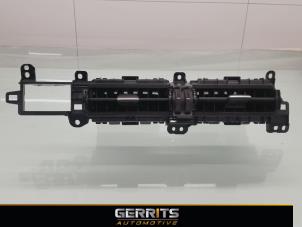 Usagé Grille aération tableau de bord Toyota Auris (E18) 1.8 16V Hybrid Prix € 27,48 Règlement à la marge proposé par Gerrits Automotive