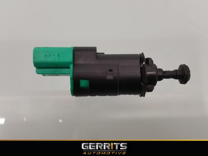 Brake light switch from a Peugeot 308 SW (4E/H) 1.6 HDiF 16V 2008