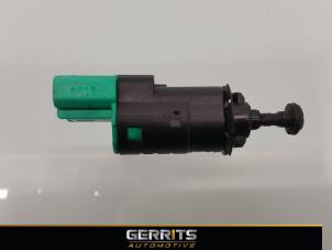 Used Brake light switch Peugeot 308 SW (4E/H) 1.6 HDiF 16V Price € 21,98 Margin scheme offered by Gerrits Automotive