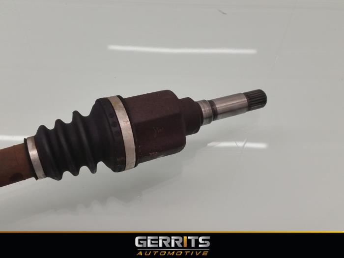 Front drive shaft, right from a Peugeot 208 I (CA/CC/CK/CL) 1.4 HDi 2012