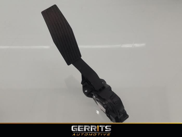 Accelerator pedal from a Opel Astra K Sports Tourer 1.6 CDTI 110 16V 2017