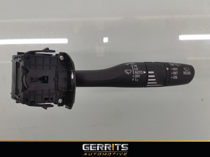 Interruptor de limpiaparabrisas de un Opel Astra K Sports Tourer 1.6 CDTI 110 16V 2017