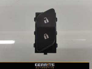 Used Central locking switch Opel Astra K Sports Tourer 1.6 CDTI 110 16V Price € 19,99 Margin scheme offered by Gerrits Automotive