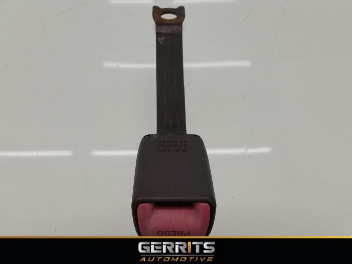 Front seatbelt buckle, right from a Peugeot 107 1.0 12V 2012