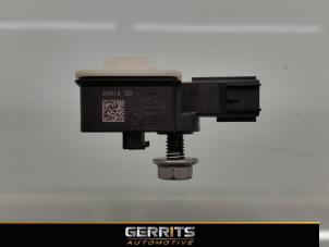 Usados Sensor de airbag Opel Astra K Sports Tourer 1.6 CDTI 110 16V Precio € 48,40 Norma de margen ofrecido por Gerrits Automotive