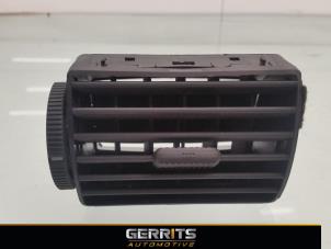 Używane Kratka wentylacyjna deski rozdzielczej Volkswagen Fox (5Z) 1.4 16V Cena € 21,98 Procedura marży oferowane przez Gerrits Automotive