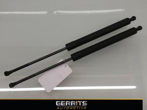 Used Set of gas struts for boot Renault Modus/Grand Modus (JP) 1.5 dCi 80 Price € 21,98 Margin scheme offered by Gerrits Automotive
