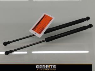 Used Set of gas struts for boot Renault Twingo II (CN) 1.2 16V Price € 21,98 Margin scheme offered by Gerrits Automotive