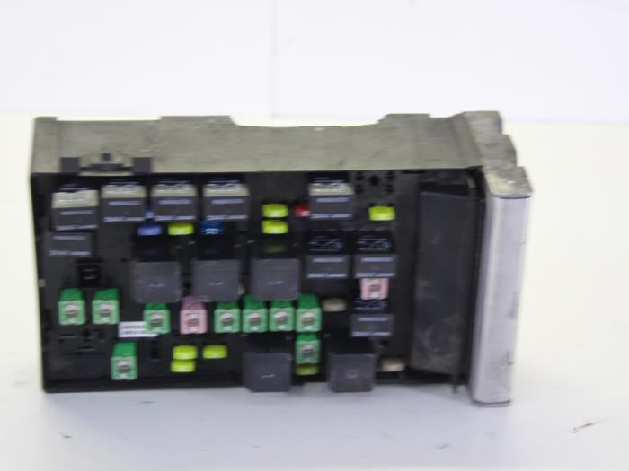 chrysler voyager 2006 fuse box location