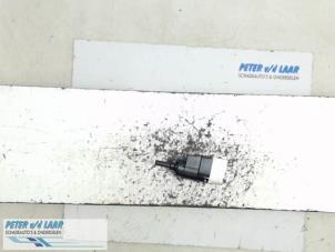 Used Brake light switch Renault Clio IV (5R) 1.2 16V Price € 25,00 Margin scheme offered by Autodemontage van de Laar