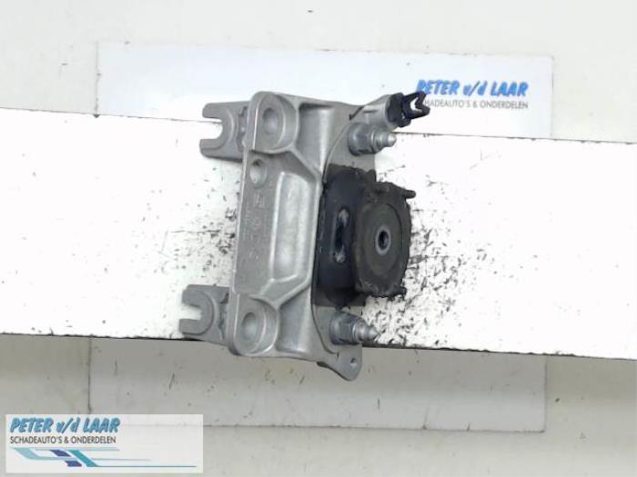 Used Engine mount Renault Twingo III (AH) 1.0 SCe 70 12V Price € 50,00 Margin scheme offered by Autodemontage van de Laar