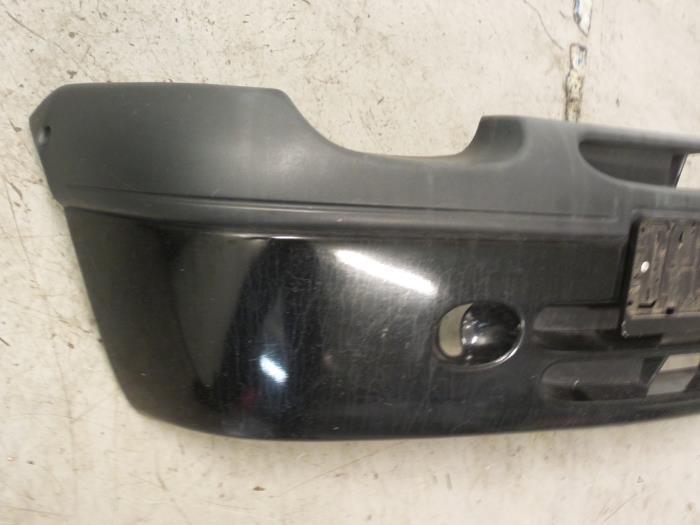 Front bumper from a Renault Twingo (C06) 1.2 1999