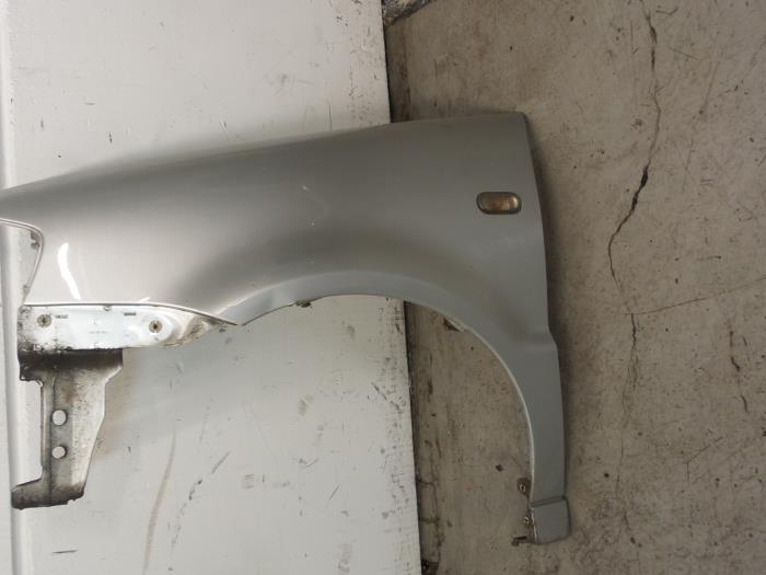Front wing, left from a Volkswagen Polo III (6N2) 1.9 SDI 2000