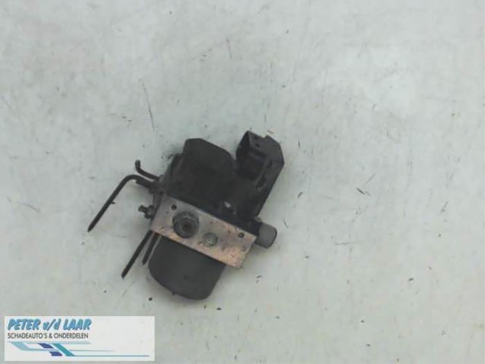 Usagé Pompe ABS Ford Mondeo III Wagon 1.8 16V Prix € 130,00 Règlement à la marge proposé par Autodemontage van de Laar