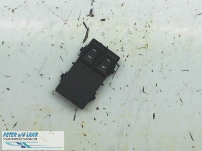 Usados Interruptor de ventanilla eléctrica Ford Mondeo III Wagon 1.8 16V Precio € 15,00 Norma de margen ofrecido por Autodemontage van de Laar