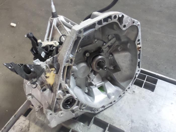Usagé Boîte de vitesse Renault Clio III (BR/CR) 1.5 dCi 75 FAP Prix € 850,00 Règlement à la marge proposé par Autodemontage van de Laar