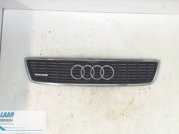 Begagnade Grill Audi A8 Pris € 50,00 Marginaltabell erbjuds av Autodemontage van de Laar