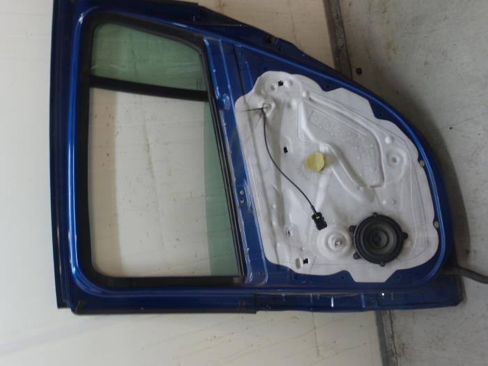 Drzwi prawe tylne wersja 4-drzwiowa z Renault Clio III (BR/CR) 1.5 dCi 85 2009