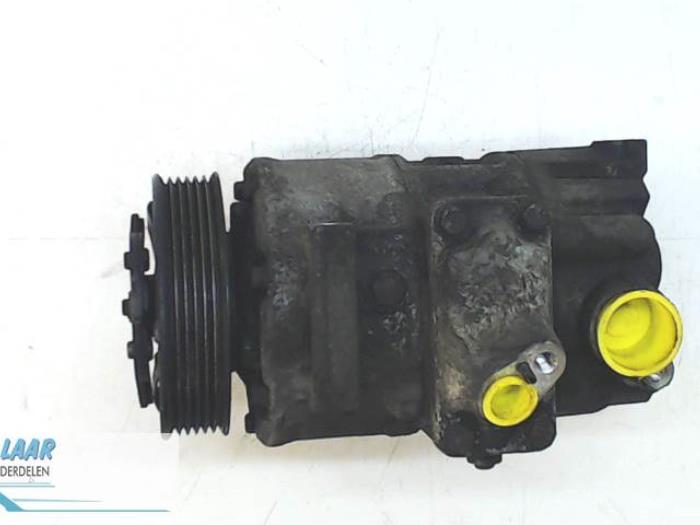Air conditioning pump from a Volkswagen Golf Plus (5M1/1KP) 1.9 TDI 105 2006
