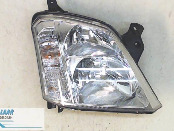 Używane Reflektor prawy Opel Monza Cena € 70,00 Procedura marży oferowane przez Autodemontage van de Laar