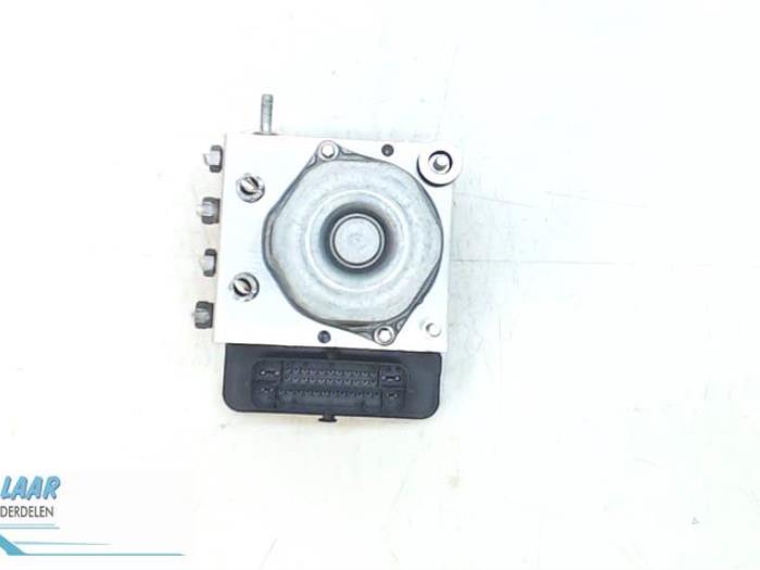Begagnade ABS-pump Renault Twingo III (AH) 1.0 SCe 70 12V Pris € 200,00 Marginaltabell erbjuds av Autodemontage van de Laar